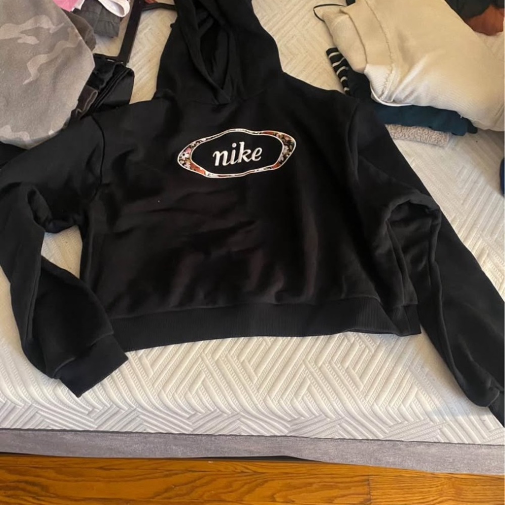 Nike Black Crop Graphic Hoodie Long Sleeve